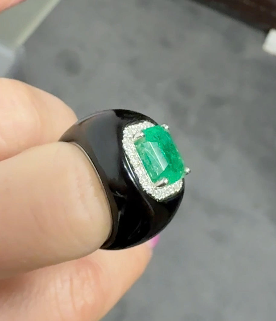 18K White Gold Emerald Diamond Black Agate Cocktail Ring