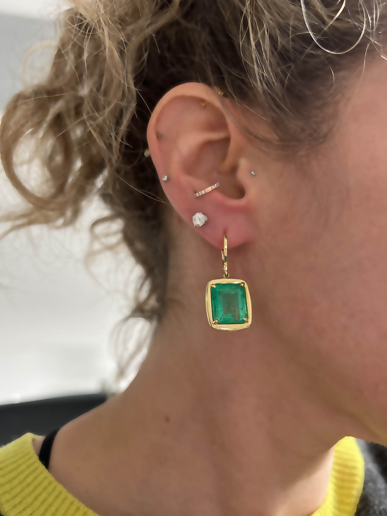 18K Yellow Gold 17.90 Carat Colombian Emerald Dangle Earrings