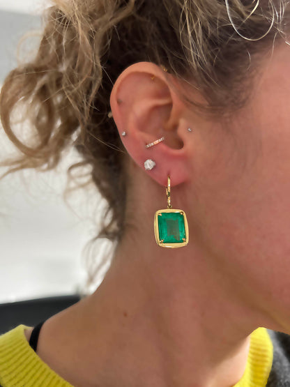 18K Yellow Gold 17.90 Carat Colombian Emerald Dangle Earrings