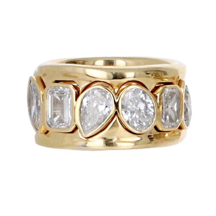 18k yellow gold 3 pc ring set with diamonds. 24.5g.