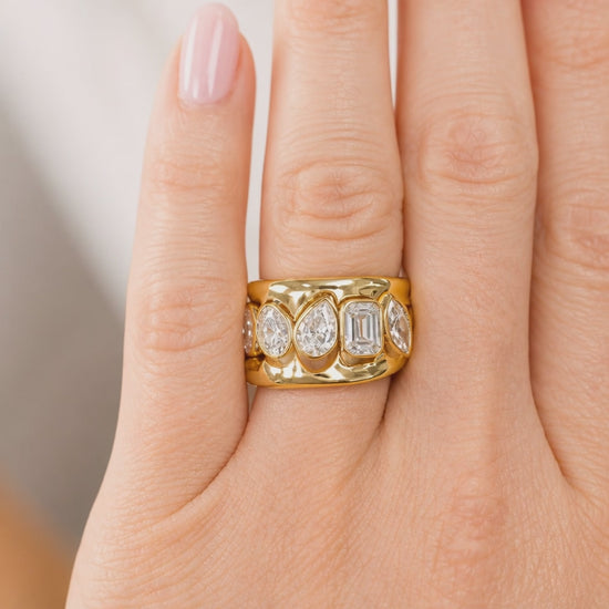 18k yellow gold 3 pc ring set with diamonds. 24.5g.